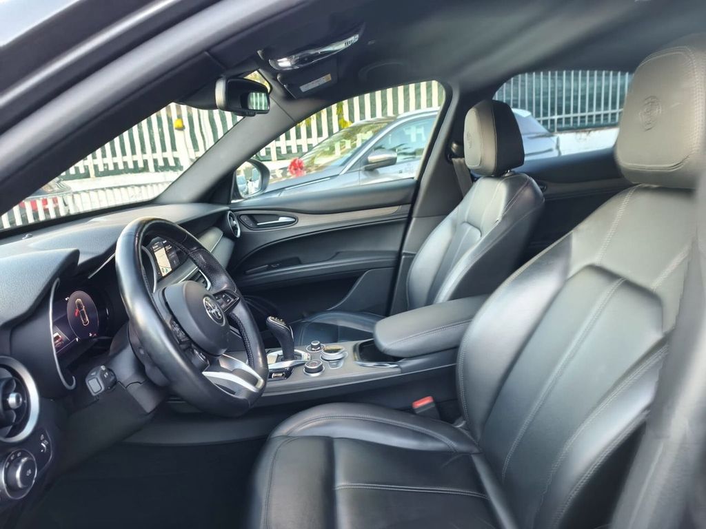 Alfa Romeo Stelvio 2023