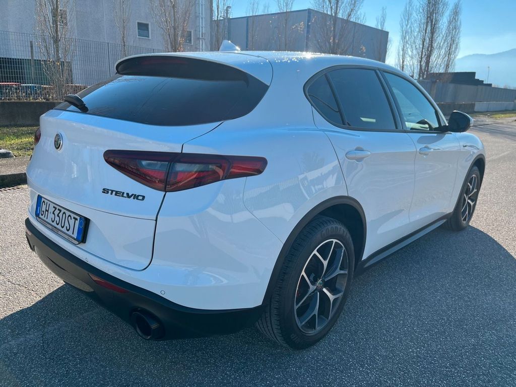 Alfa Romeo Stelvio 2021