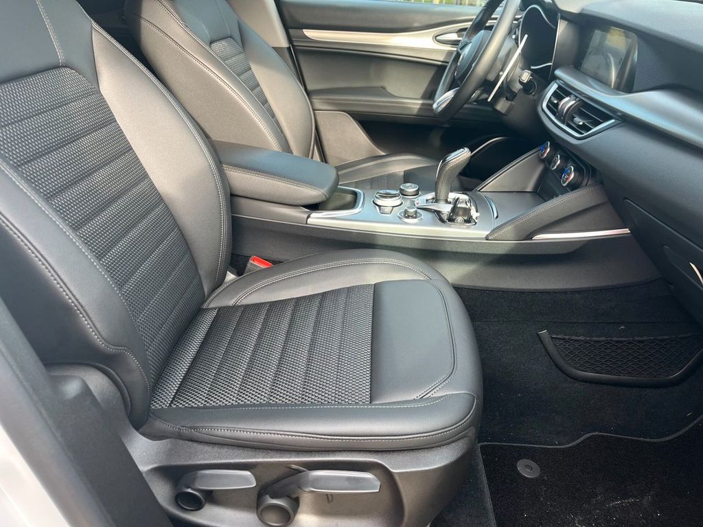 Alfa Romeo Stelvio 2021