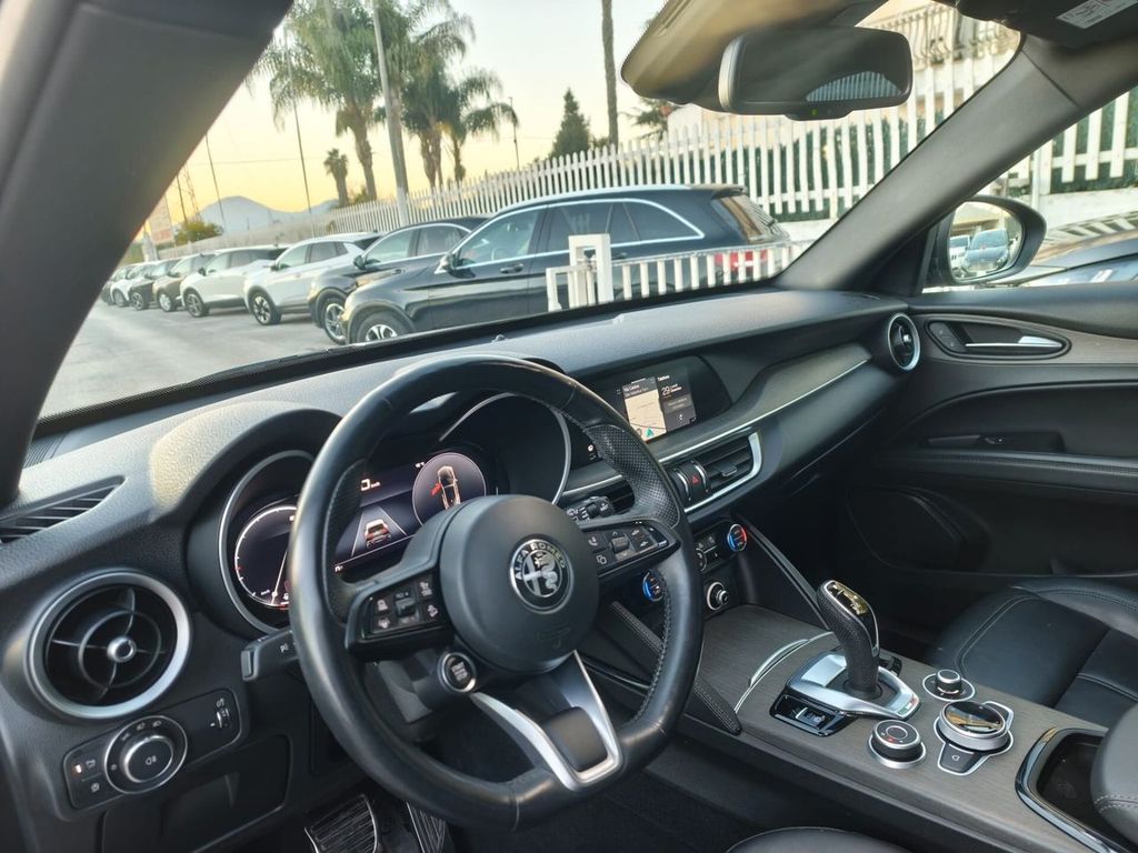 Alfa Romeo Stelvio 2023