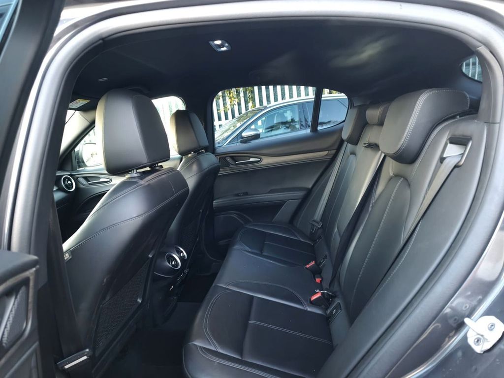 Alfa Romeo Stelvio 2023