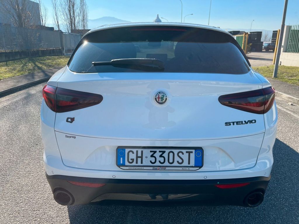 Alfa Romeo Stelvio 2021