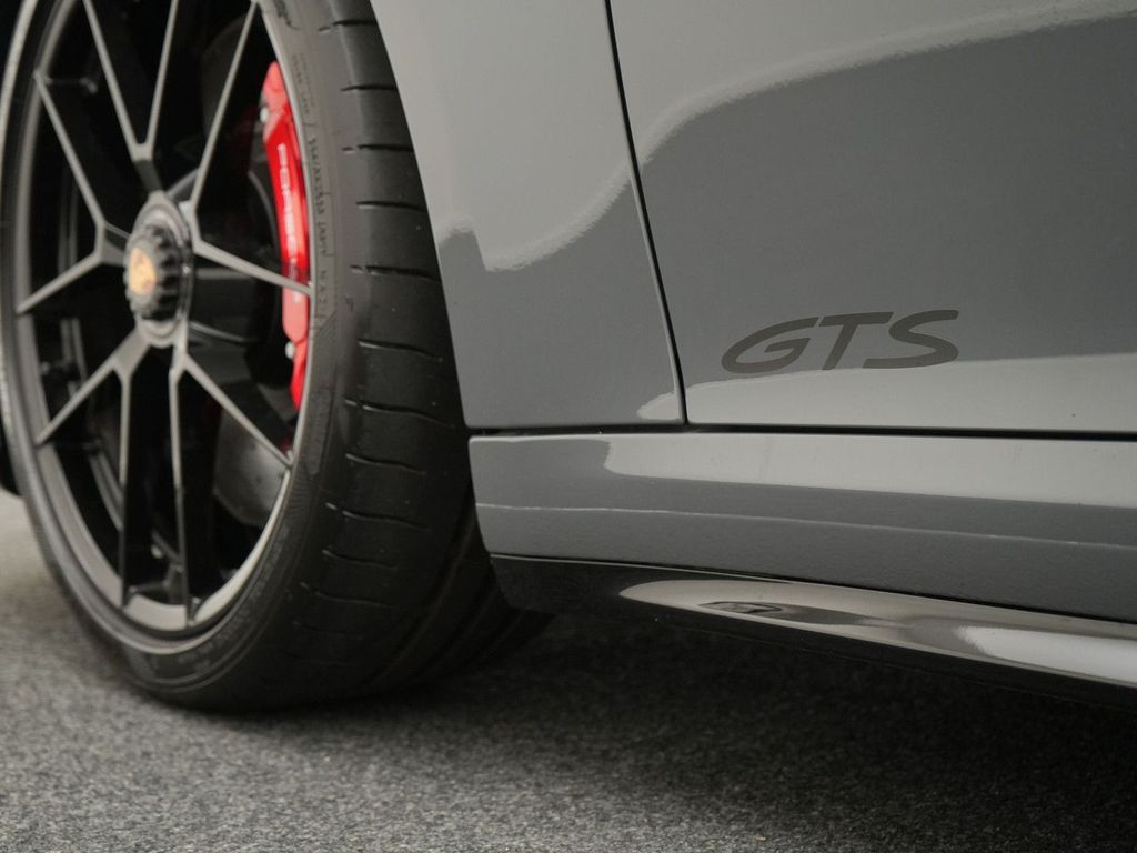 Porsche 992 2025