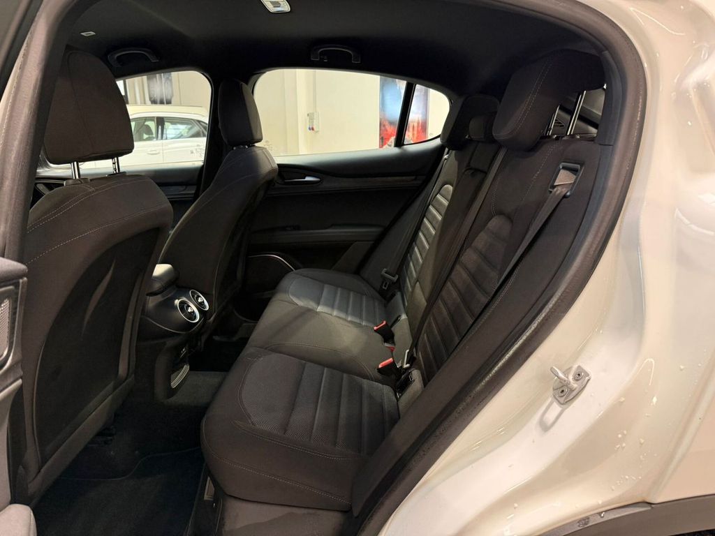 Alfa Romeo Stelvio 2021