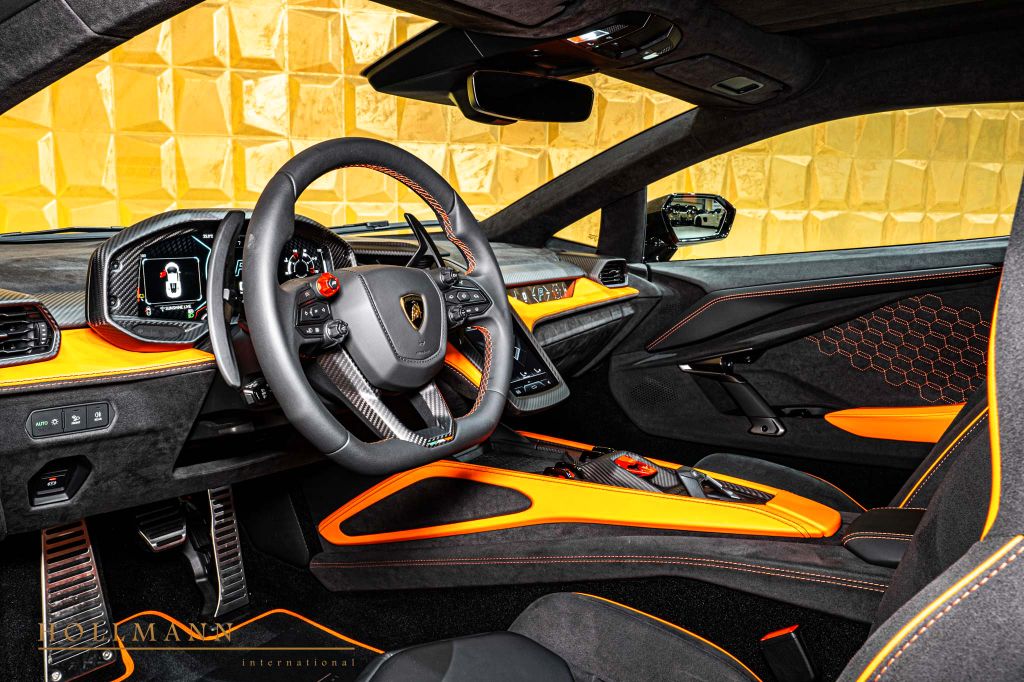 Lamborghini Revuelto