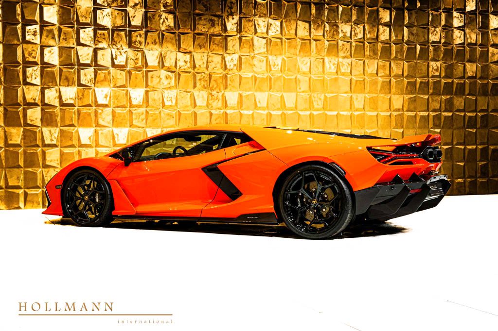 Lamborghini Revuelto