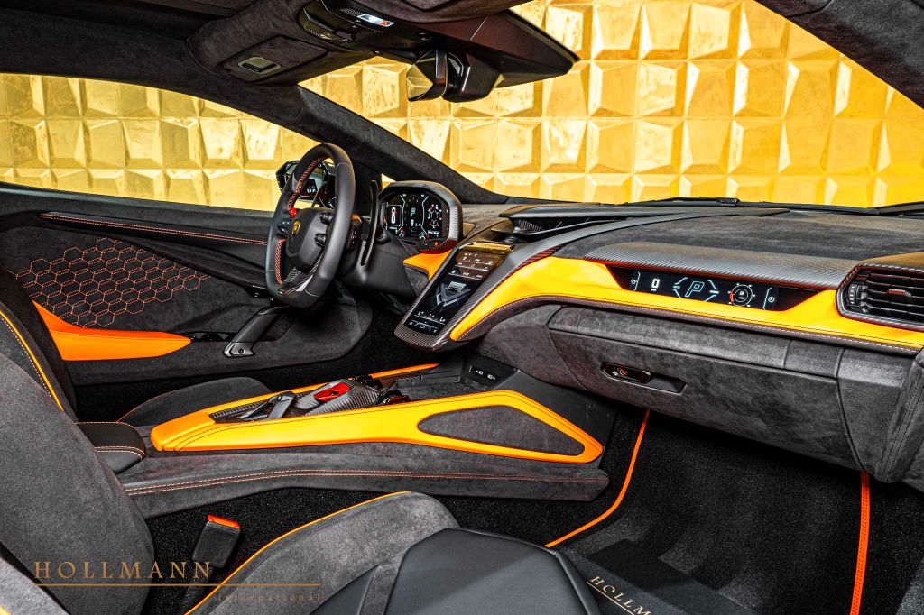 Lamborghini Revuelto