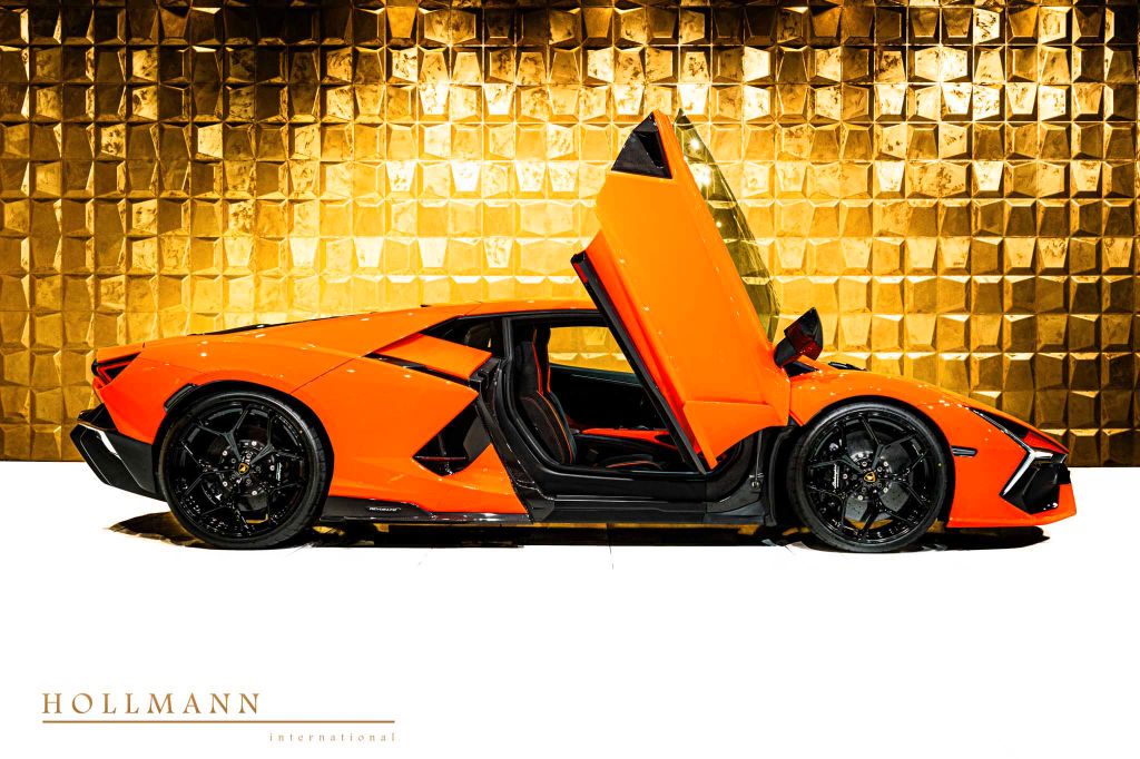 Lamborghini Revuelto