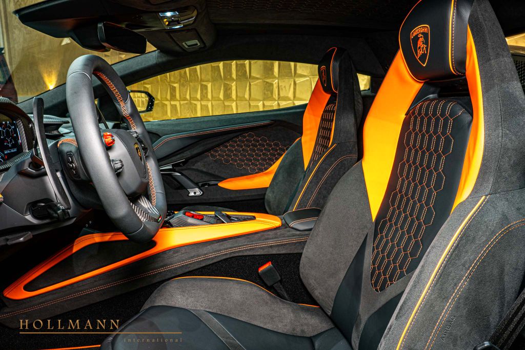 Lamborghini Revuelto