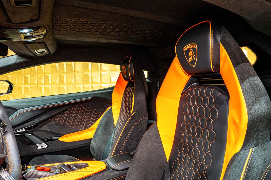 Lamborghini Revuelto