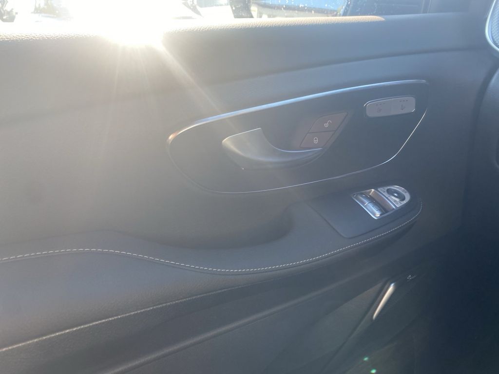 Mercedes-Benz V 300 2025