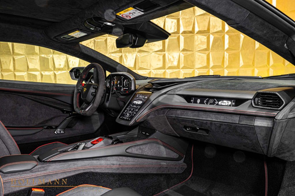 Lamborghini Revuelto