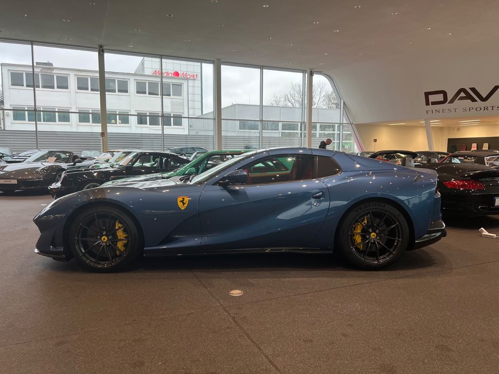 Ferrari 812 2024