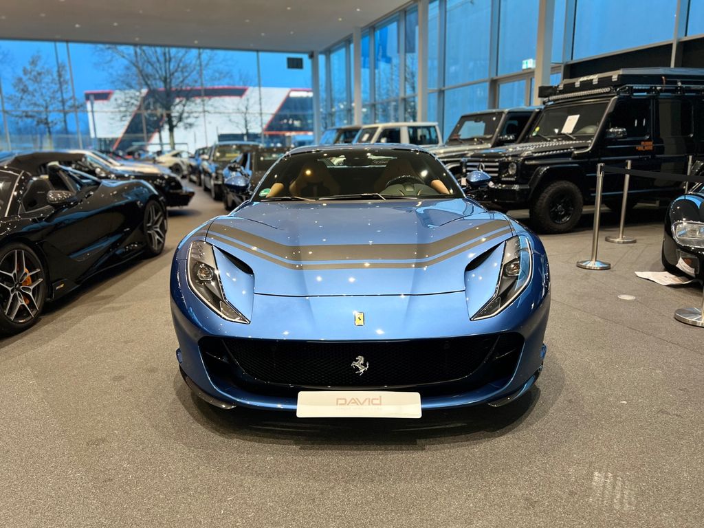 Ferrari 812 2024