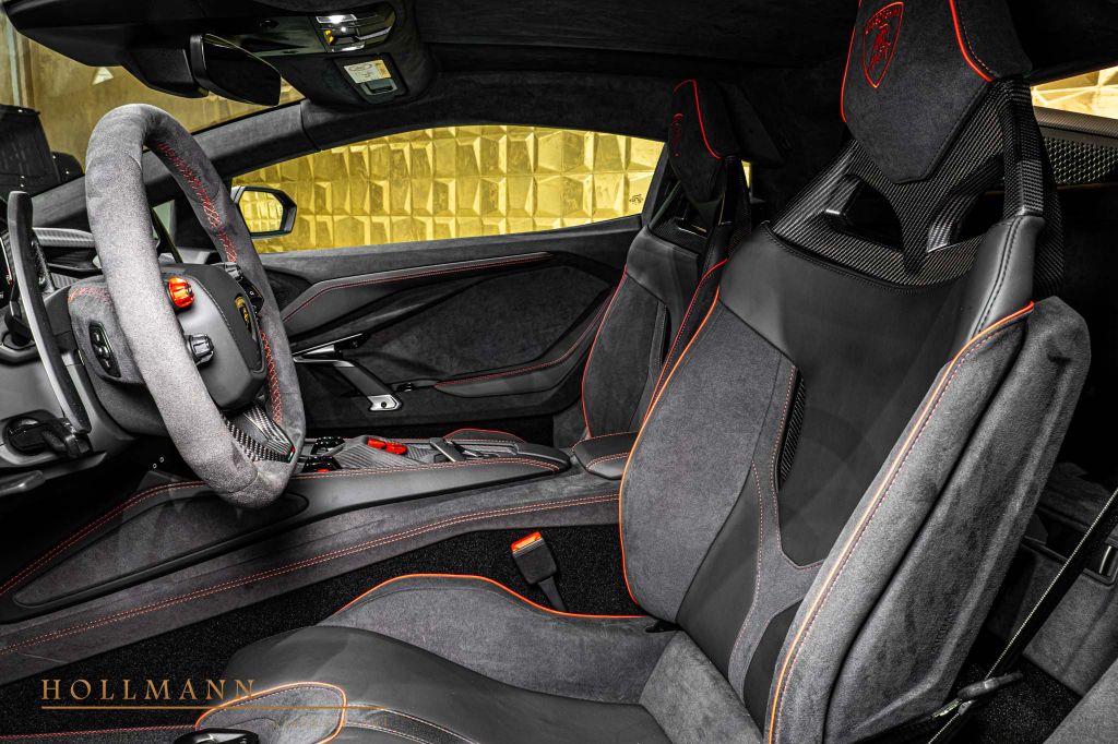 Lamborghini Revuelto