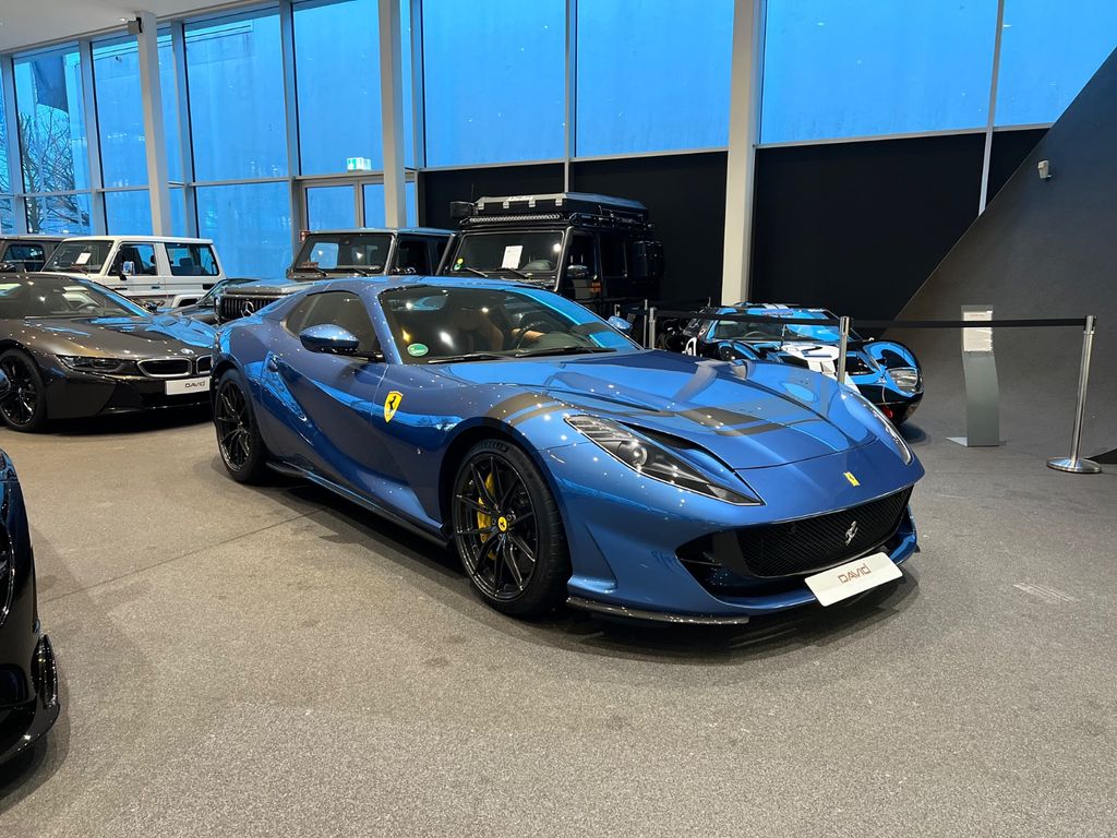 Ferrari 812 2024