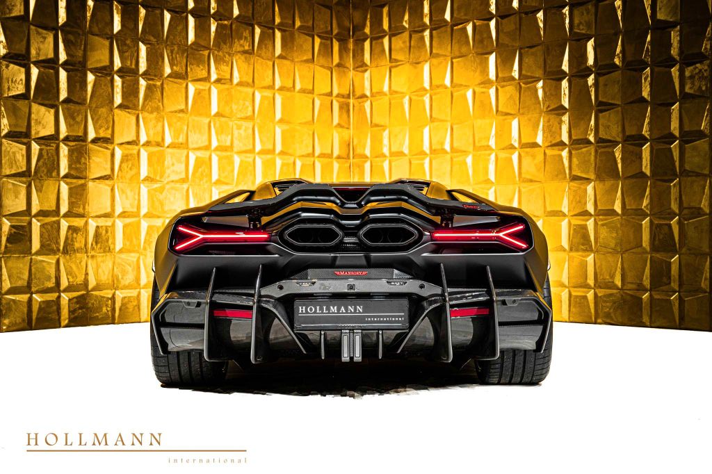 Lamborghini Revuelto