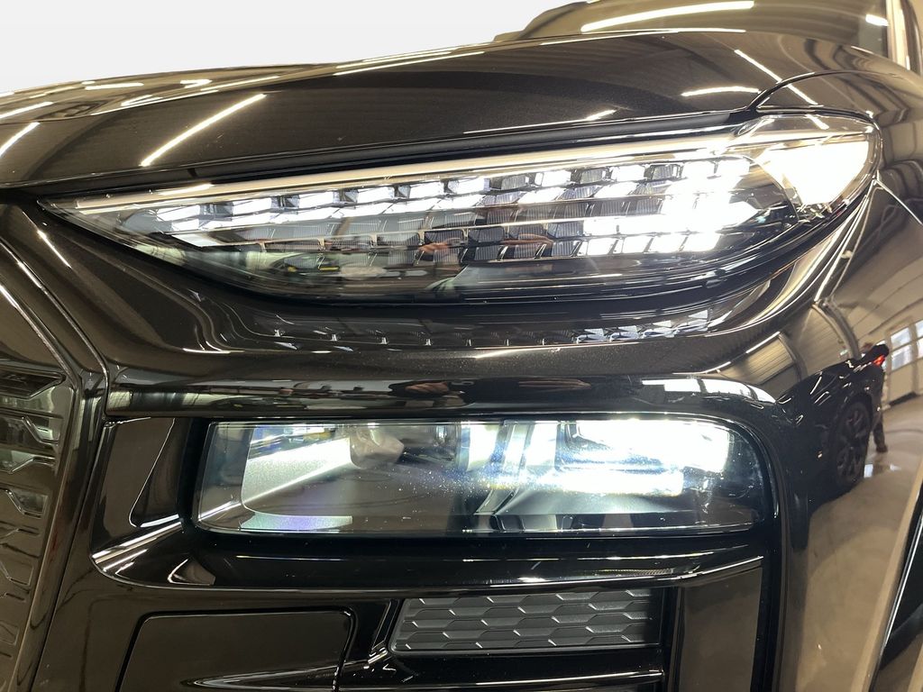 Audi Q6 e-tron 2025