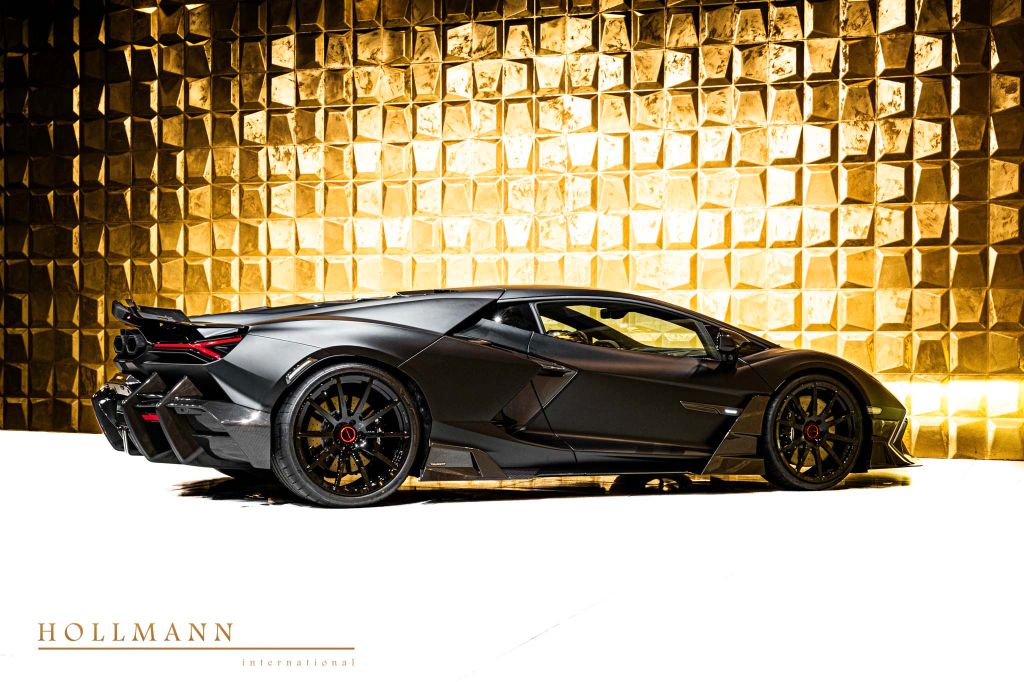 Lamborghini Revuelto