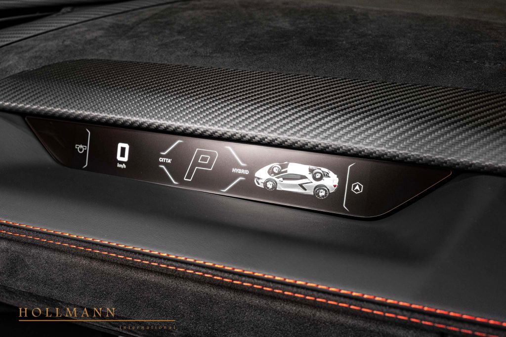 Lamborghini Revuelto