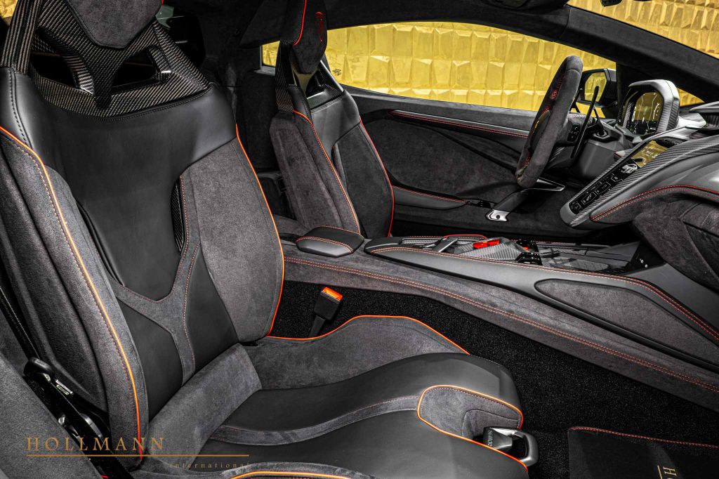 Lamborghini Revuelto