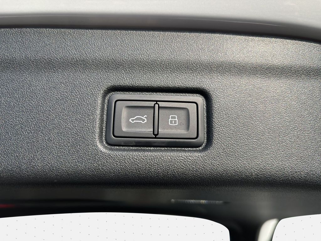 Audi SQ6 e-tron 2025