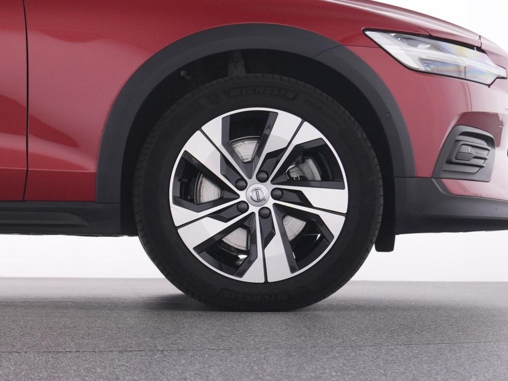 Volvo V60 Cross Country 2023