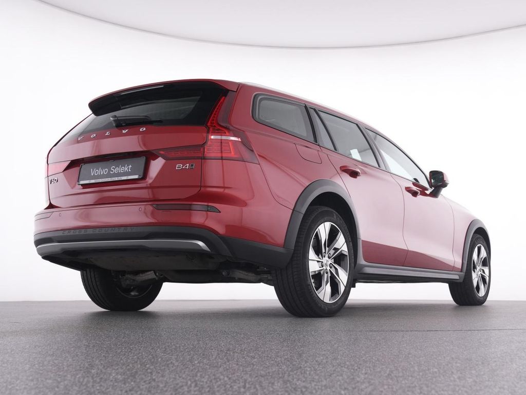 Volvo V60 Cross Country 2023
