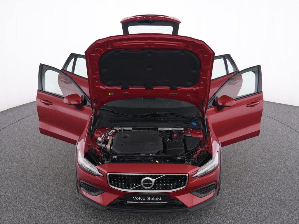 Volvo V60 Cross Country 2023