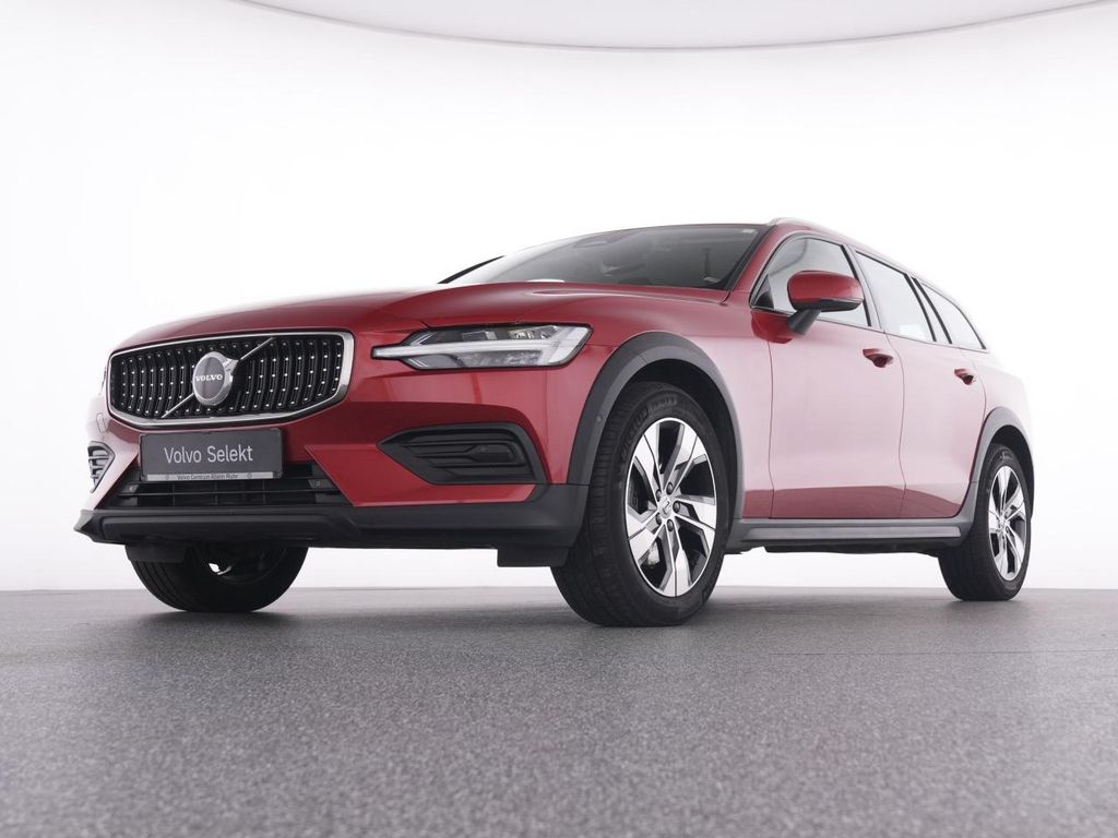 Volvo V60 Cross Country 2023