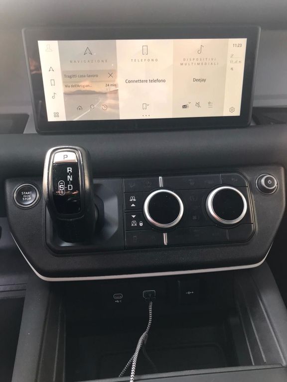 Land Rover Defender 2023
