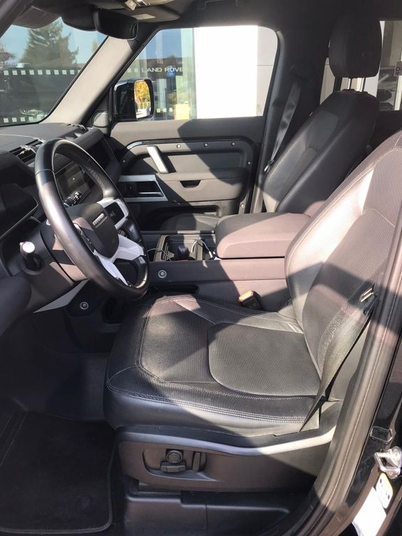 Land Rover Defender 2023