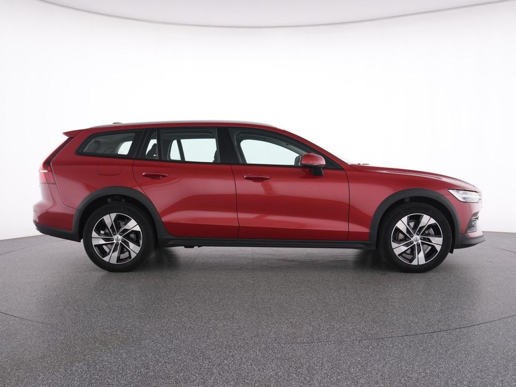 Volvo V60 Cross Country 2023