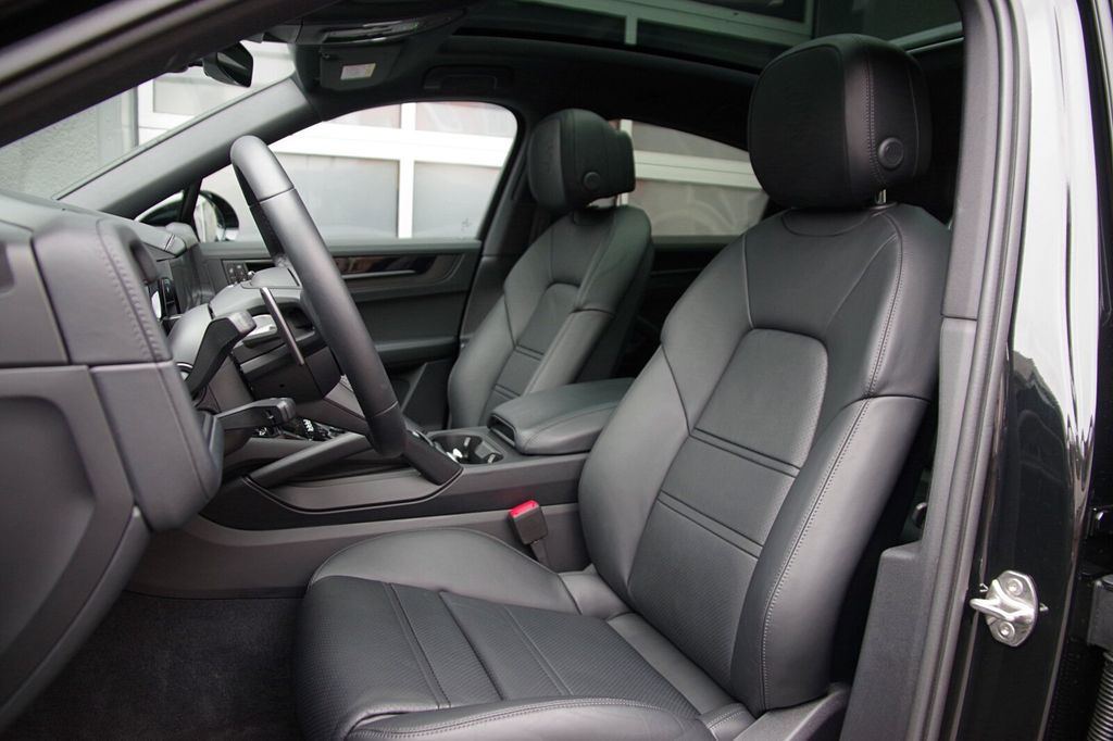 Porsche Cayenne 2025