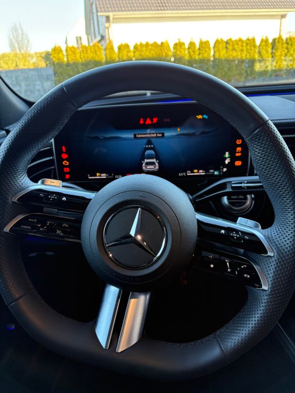 Mercedes-Benz E 300 2025