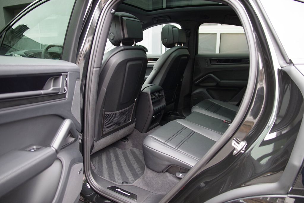 Porsche Cayenne 2025