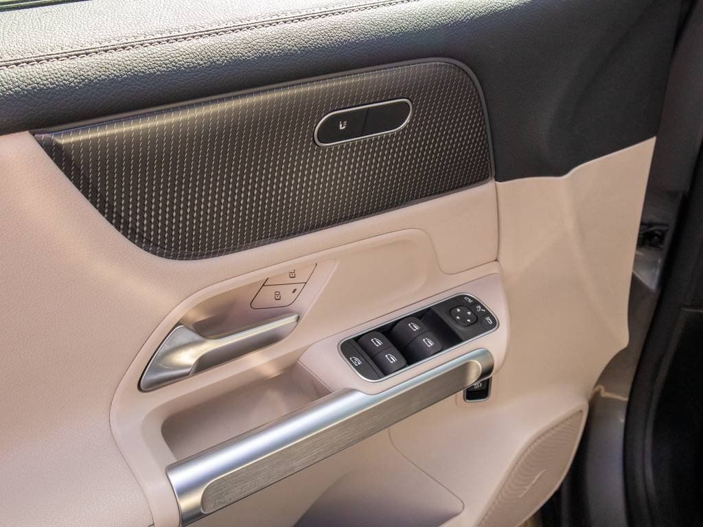 Mercedes-Benz EQB 2022