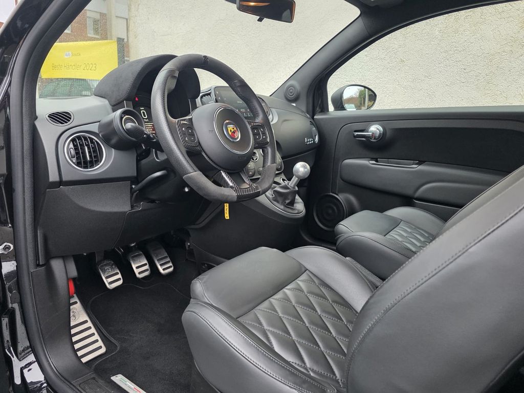 Abarth 695 2023