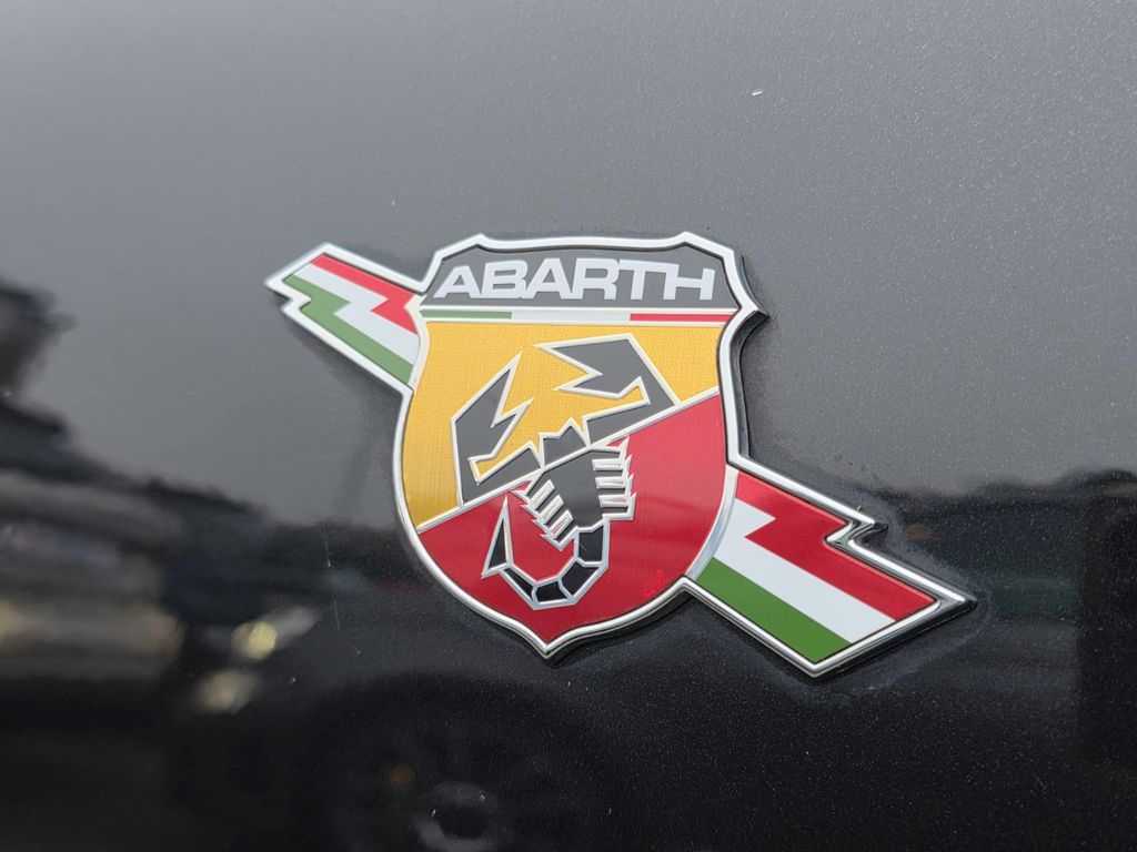 Abarth 695 2023