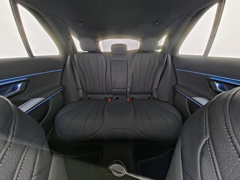 Mercedes-Benz E 300 2025