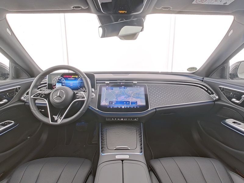 Mercedes-Benz E 300 2025