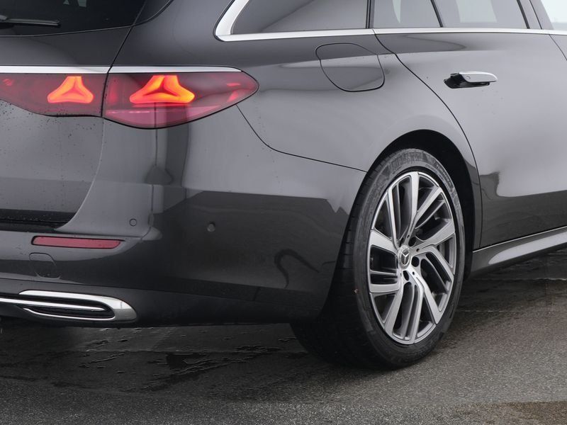 Mercedes-Benz E 300 2025