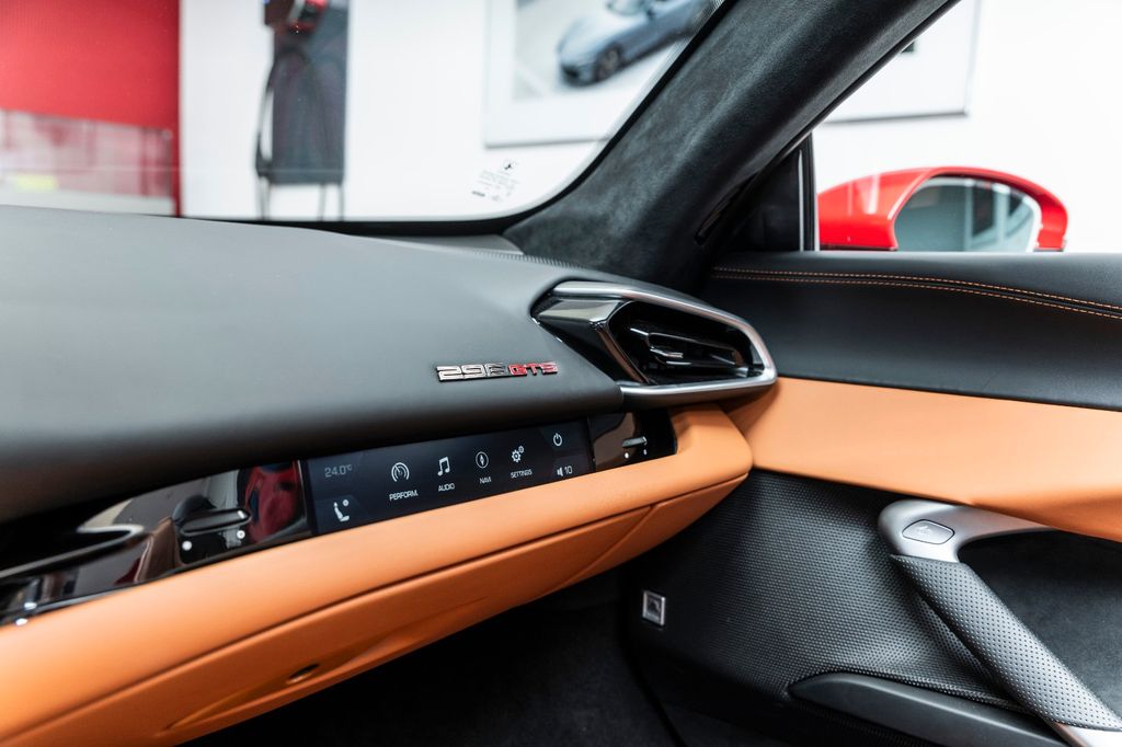 Ferrari 296 GTS 2023