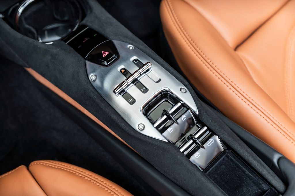 Ferrari 296 GTS 2023