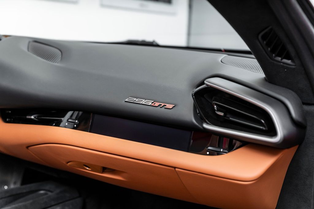 Ferrari 296 GTS 2023