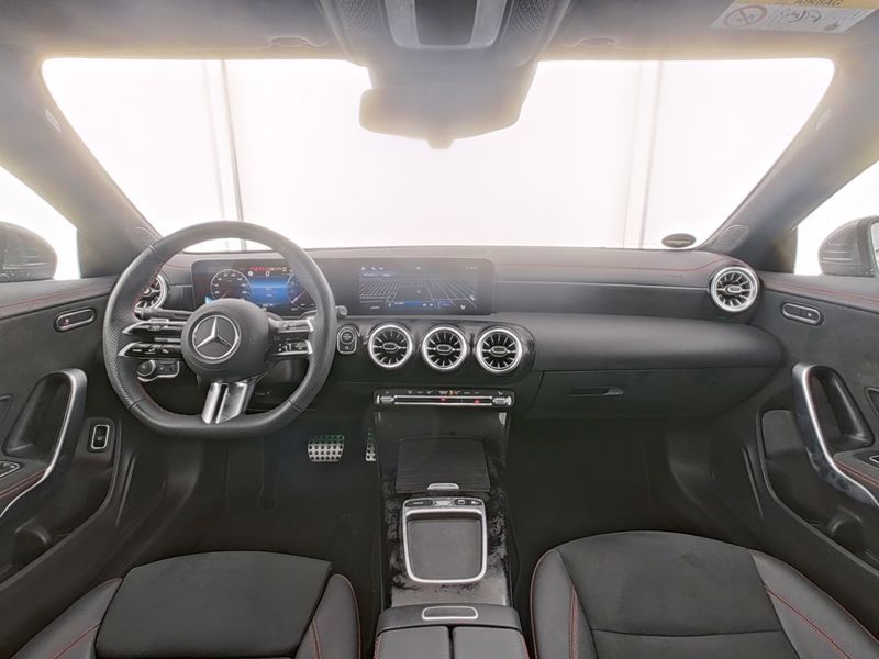 Mercedes-Benz CLA 200 2025