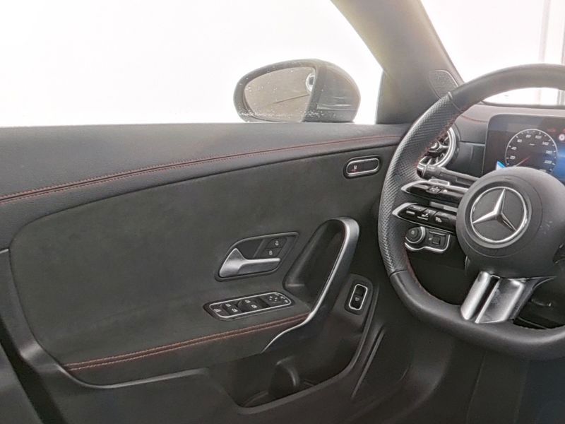 Mercedes-Benz CLA 200 2025