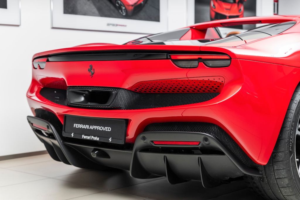 Ferrari 296 GTS 2023