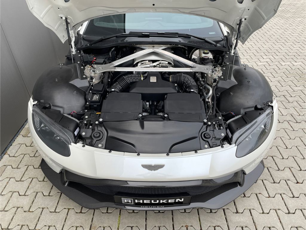 Aston Martin V8 Vantage 2018