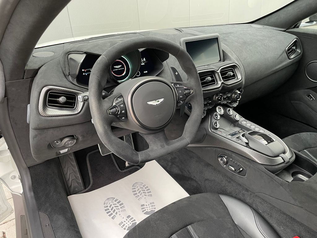 Aston Martin V8 Vantage 2018